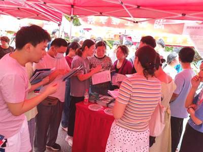 用心用情用力服务高考考生，专心专注专业做好招生咨询——校领导参与招生咨询工作的实践与思考